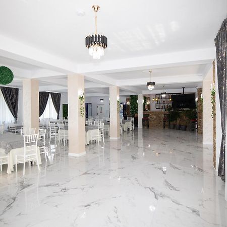 Hotel Rem Garden Novaci-Străini Exterior foto