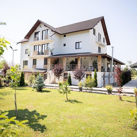 Hotel Rem Garden Novaci-Străini Exterior foto