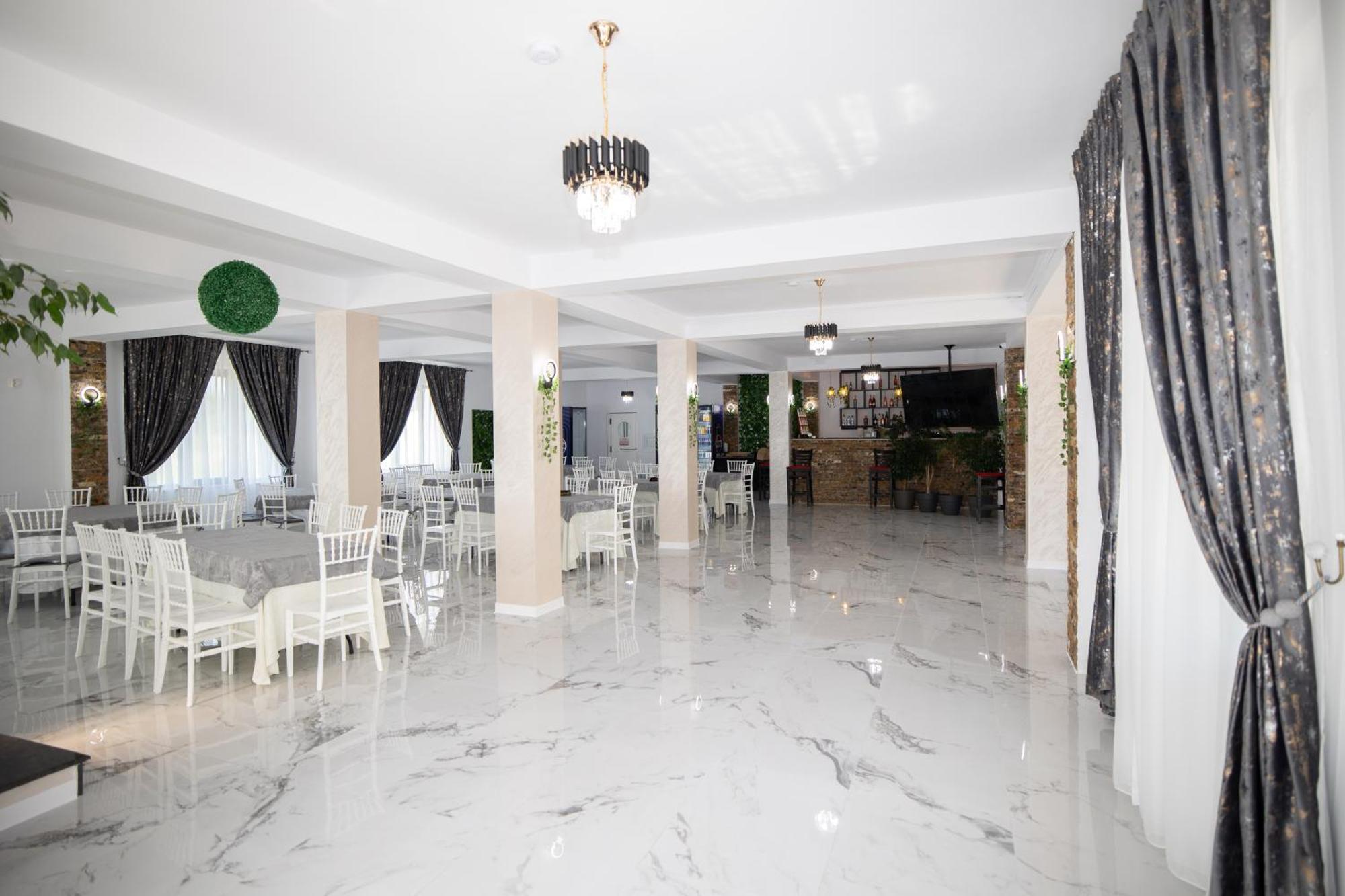 Hotel Rem Garden Novaci-Străini Exterior foto